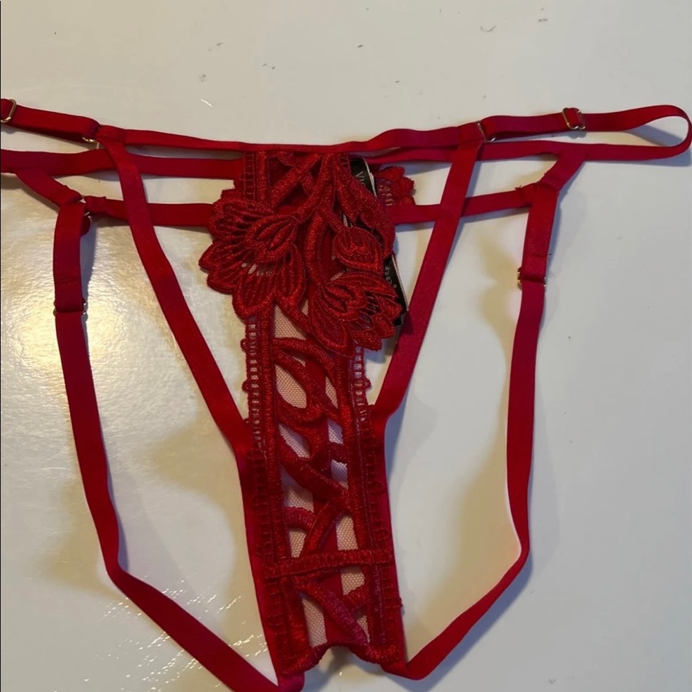 Victoria’s Secret women very sexy thong string. Size L